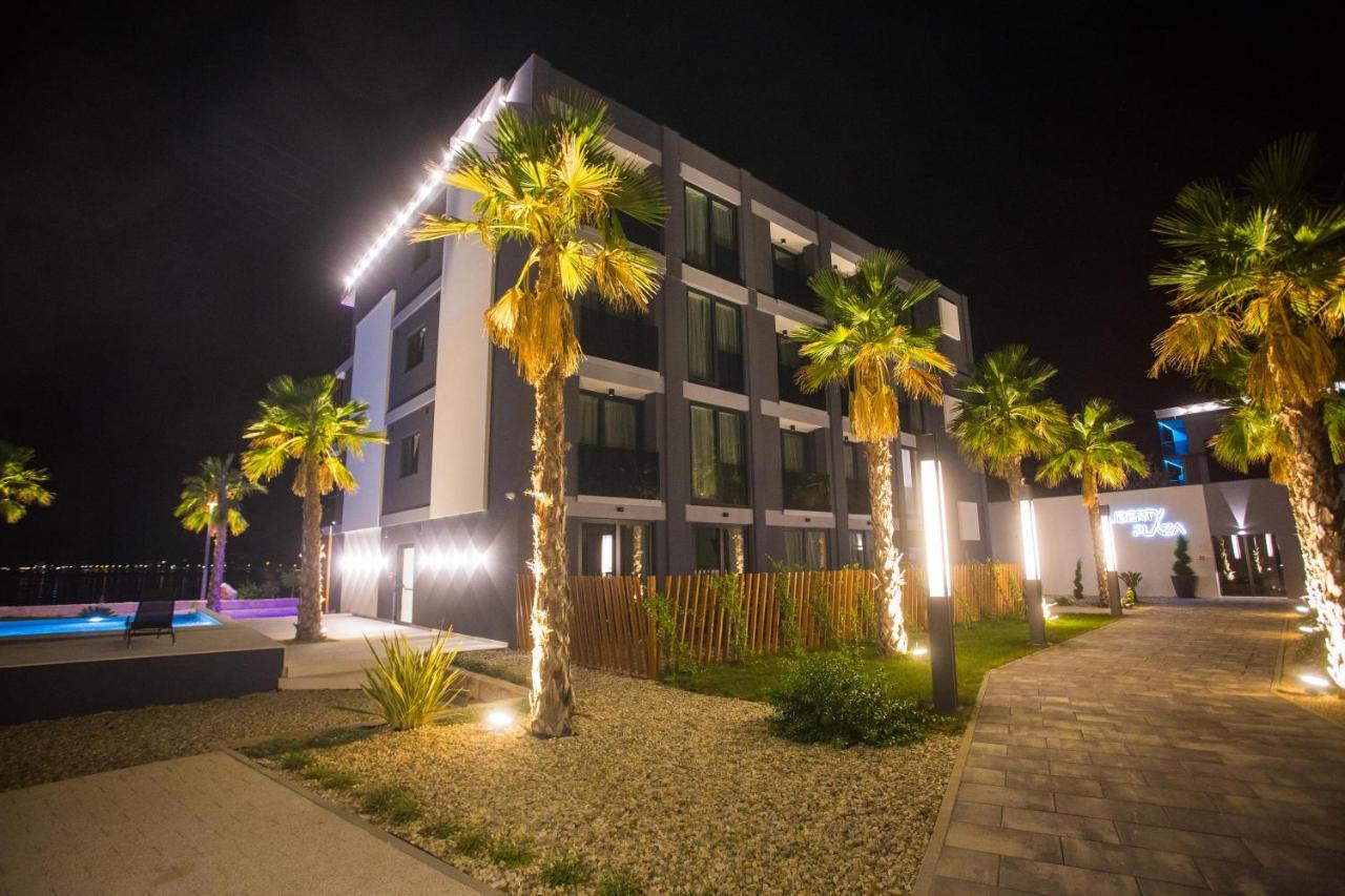 Liberty Plaza Hotel Novalja Exterior photo