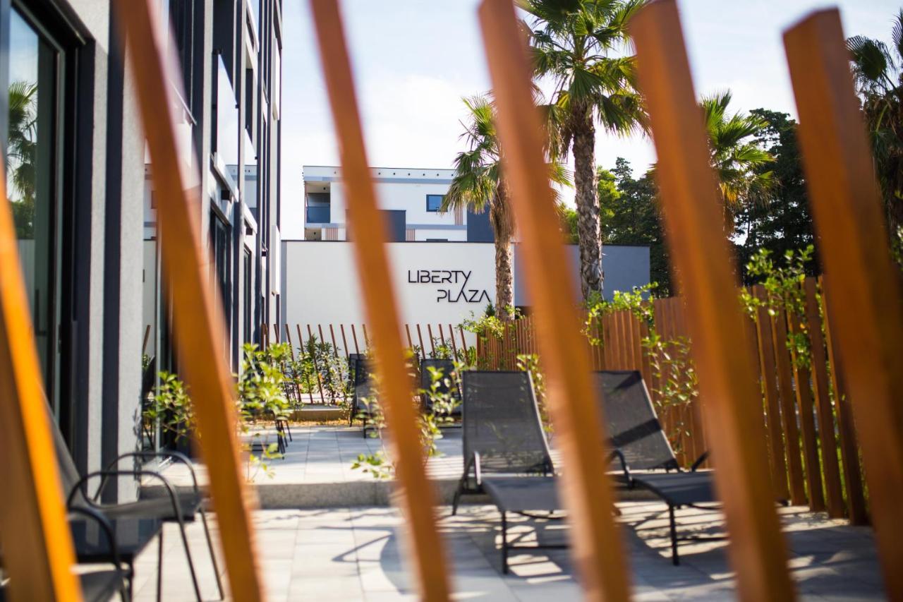 Liberty Plaza Hotel Novalja Exterior photo